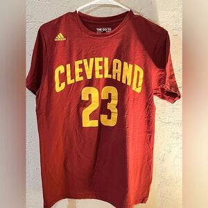 LeBron James Cleveland NBA official Tshirt medium #23 the go to tee